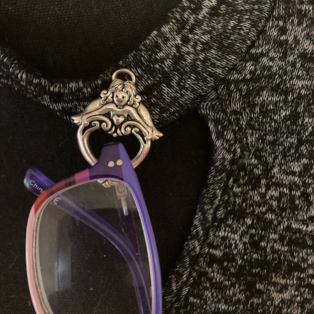 Eyeglasses holder. 1 inch x 1 1/2